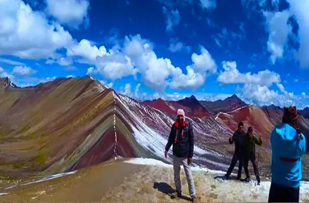 rainbow mountain tour peru.